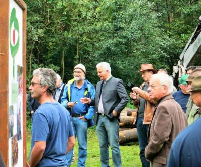 Brgermeister Peter Christ im Gesprch mit Gemeinderat Joachim Heidinger