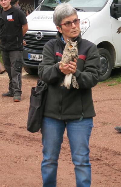 NABU: ein Kauz wird in die Freiheit entlassen