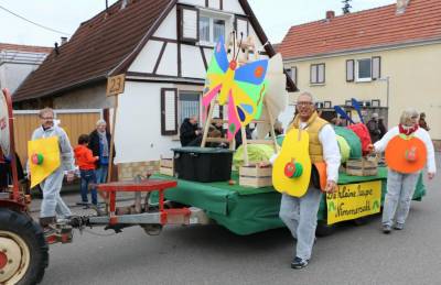 CDU Wagen:
 die kleine Raupe Nimmersatt
 mit Michael Knebel, Hansjoachim Behr Foto: Franz Gabbath 
