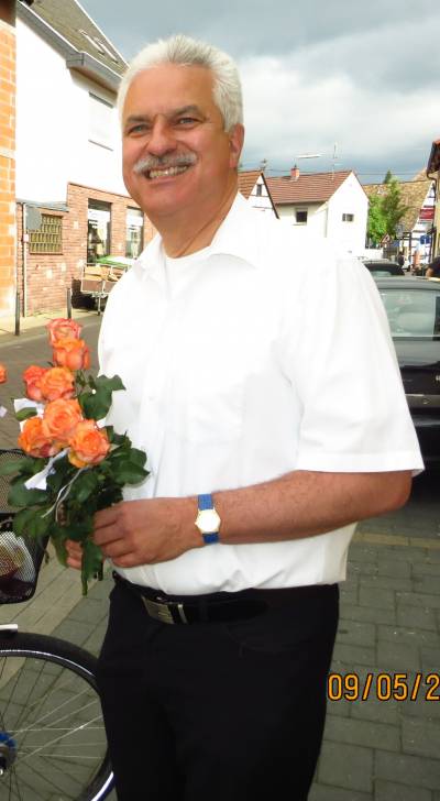 Brgermeister Peter Christ ist ebenfalls als Rosenkavalier unterwegs