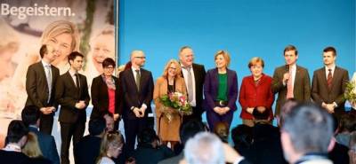 Gruppenbild mit Damen und MdL Johannes Zehfu